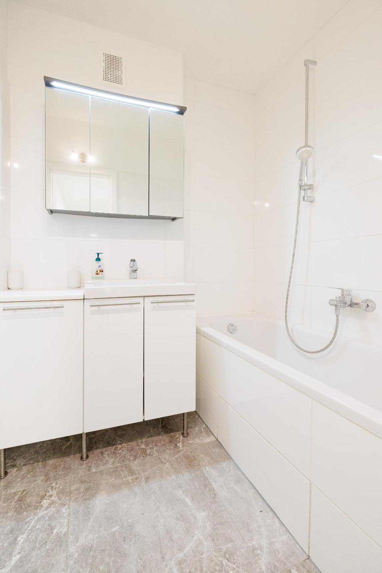 Cozy, Spacious And Charming 4 Bedrooms Apartament Vienna Luaran gambar
